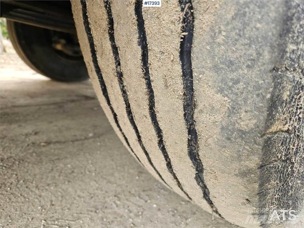 Scania 94G z HDS Smagās mašīnas ar celtni