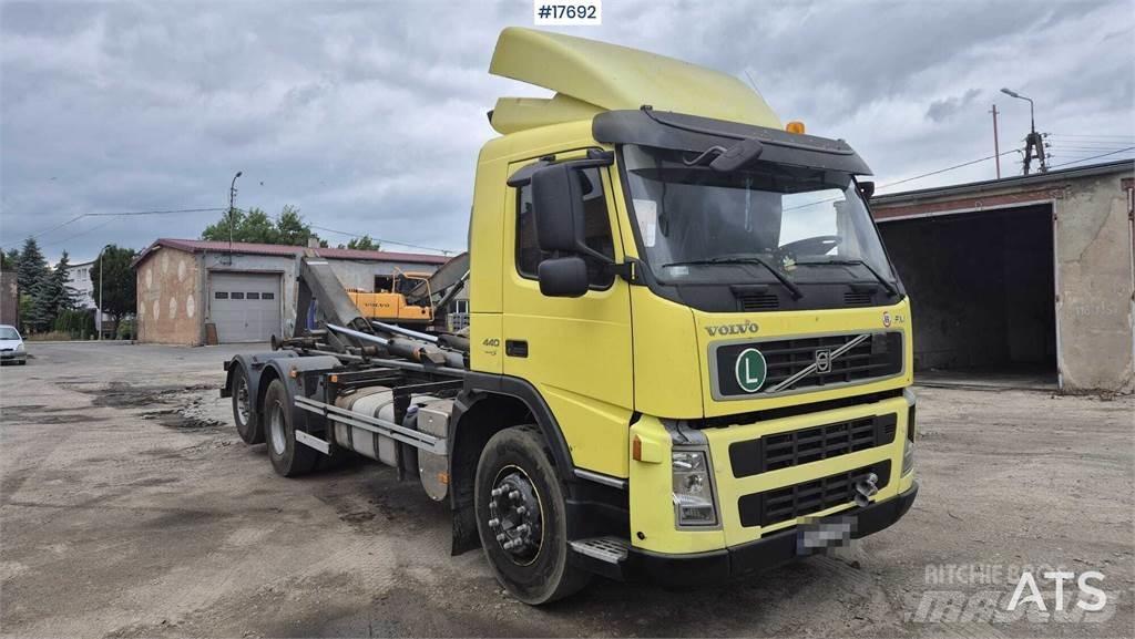 Volvo FM 440 Treileri ar āķi