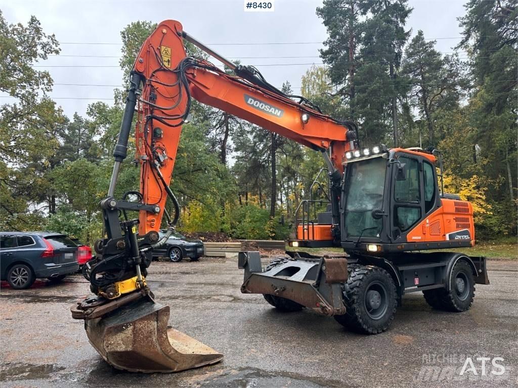 Doosan DX170W Ekskavatori uz riteņiem