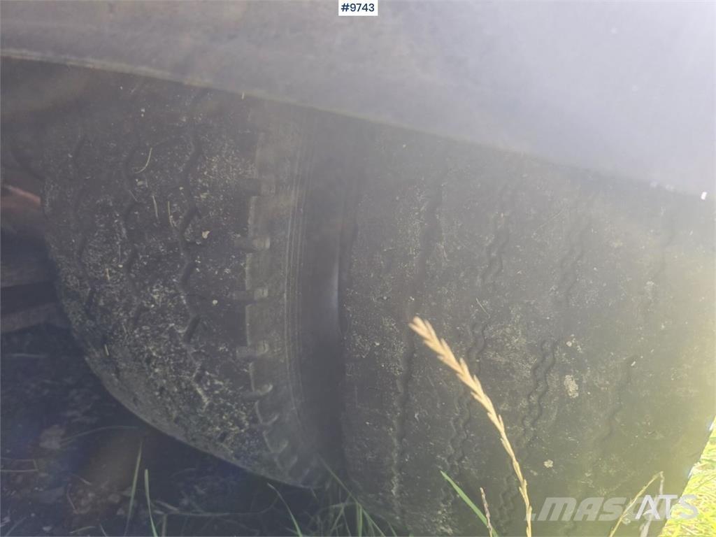 Ekeri L-3 Noslēgtās piekabes