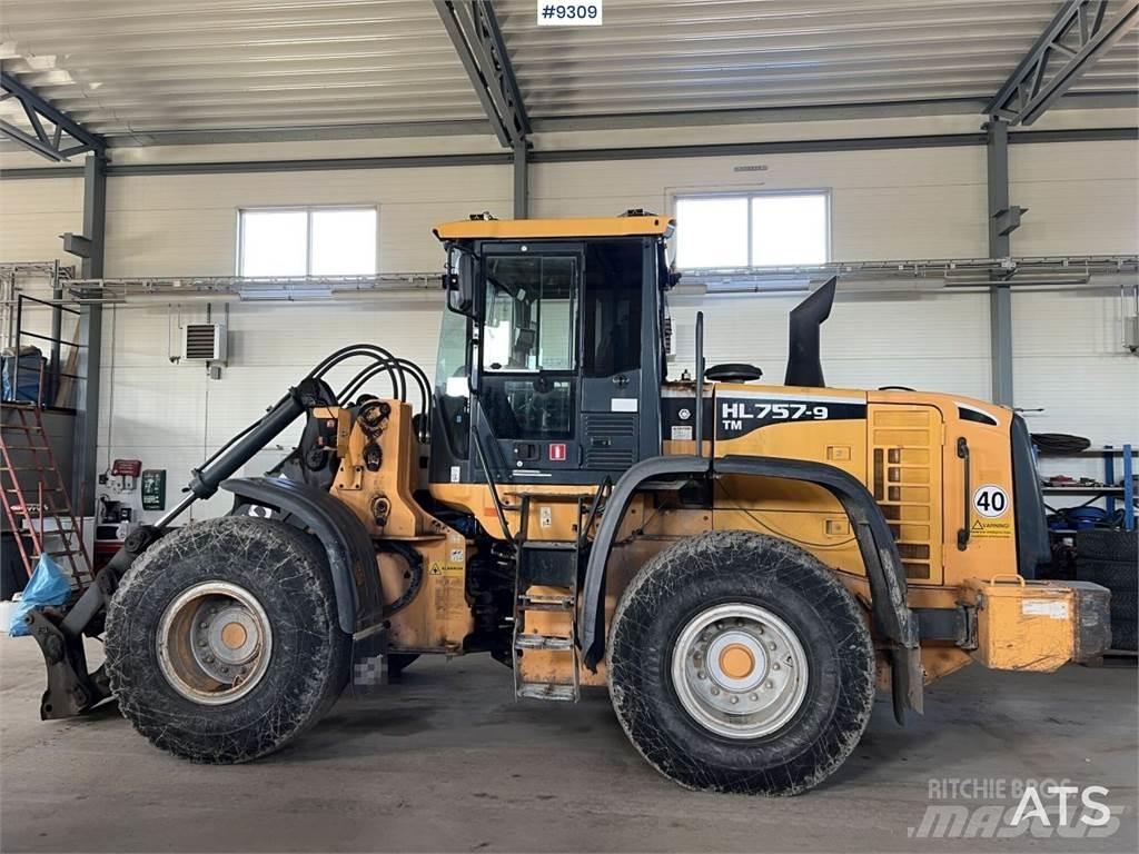 Hyundai HL757TM-9 Riteņu buldozeri