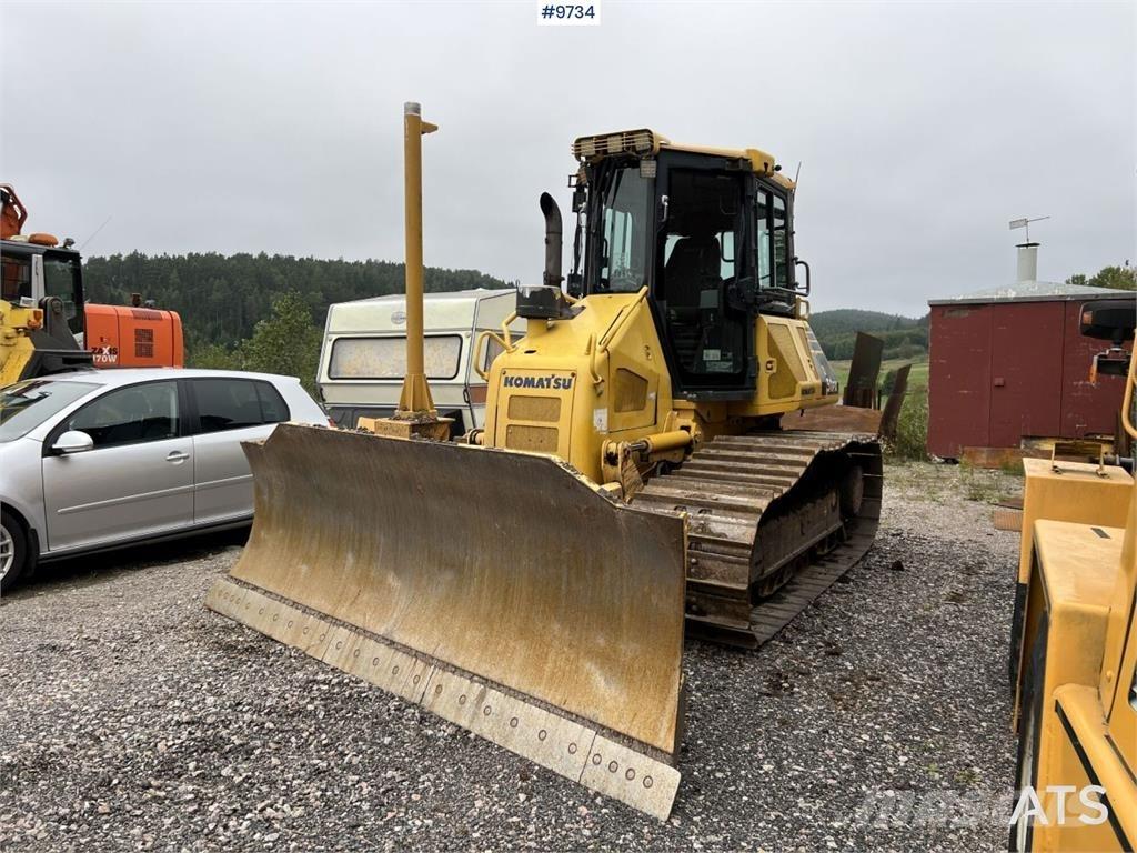 Komatsu D51PX-22 Kāpurķēžu buldozeri