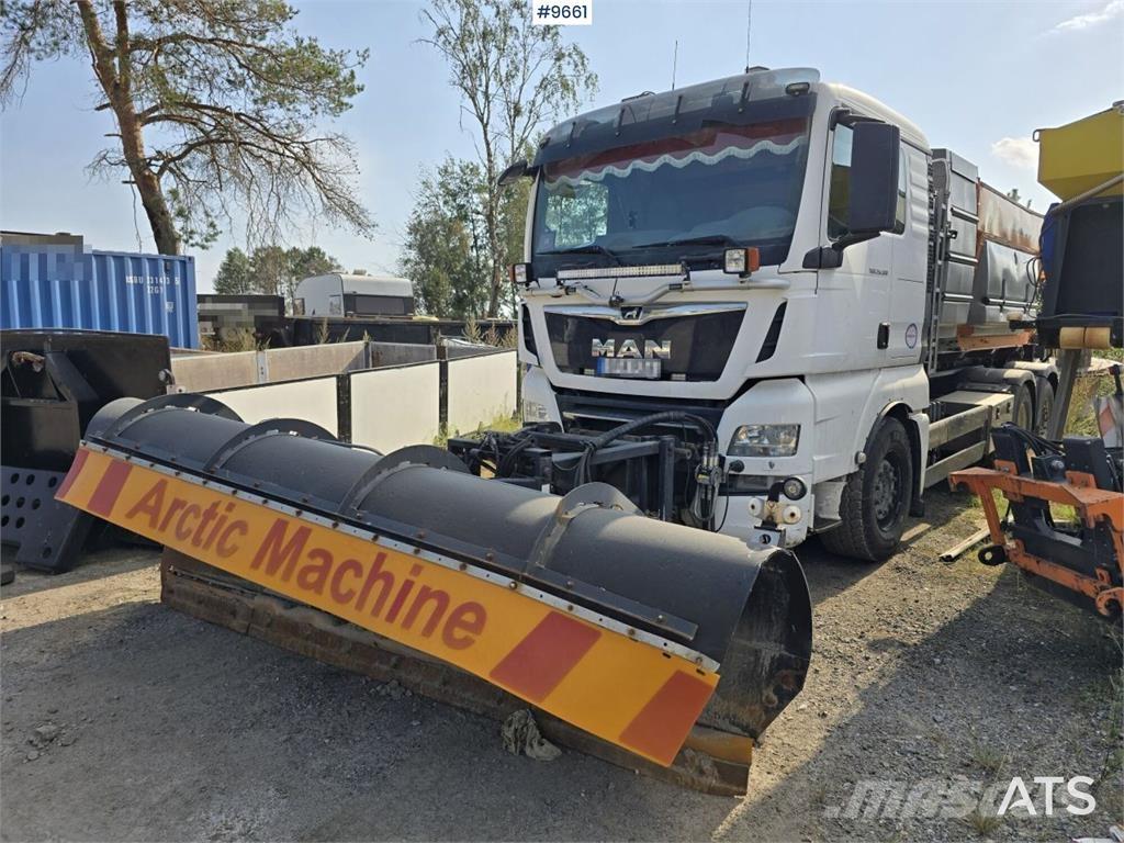 MAN TGX 25.500 Treileri ar āķi