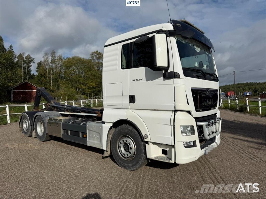 MAN TGX 26.500 6X2 Treileri ar āķi