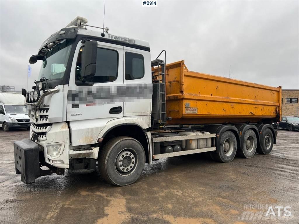 Mercedes-Benz Arocs Treileri ar āķi