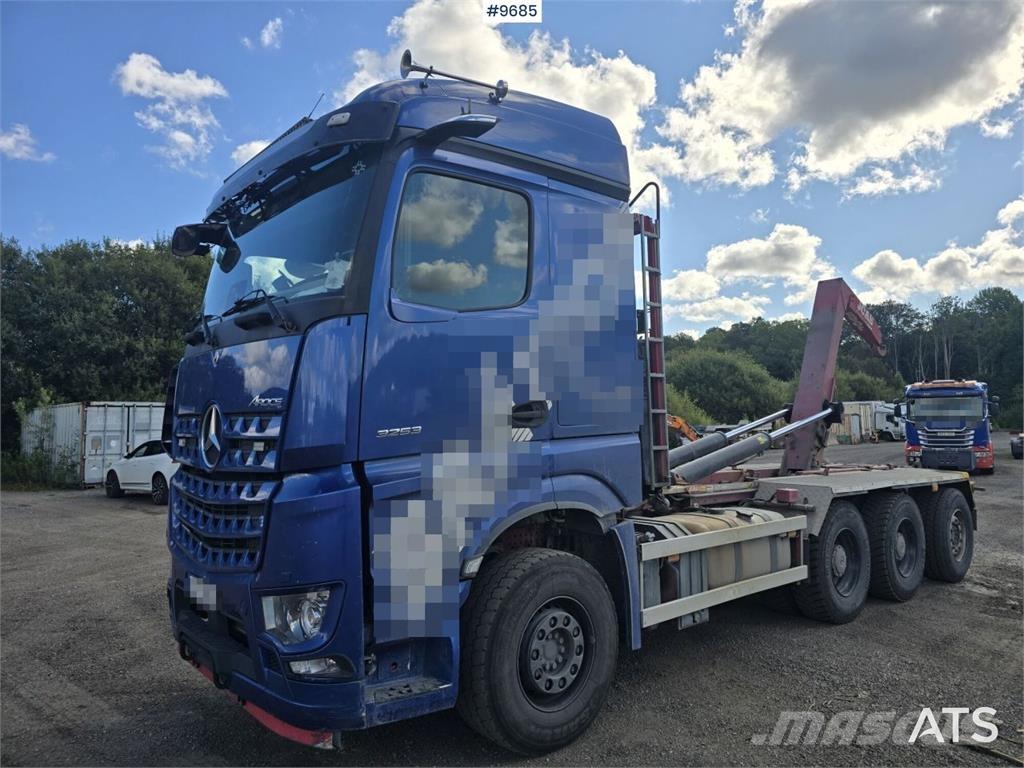 Mercedes-Benz Arocs Treileri ar āķi