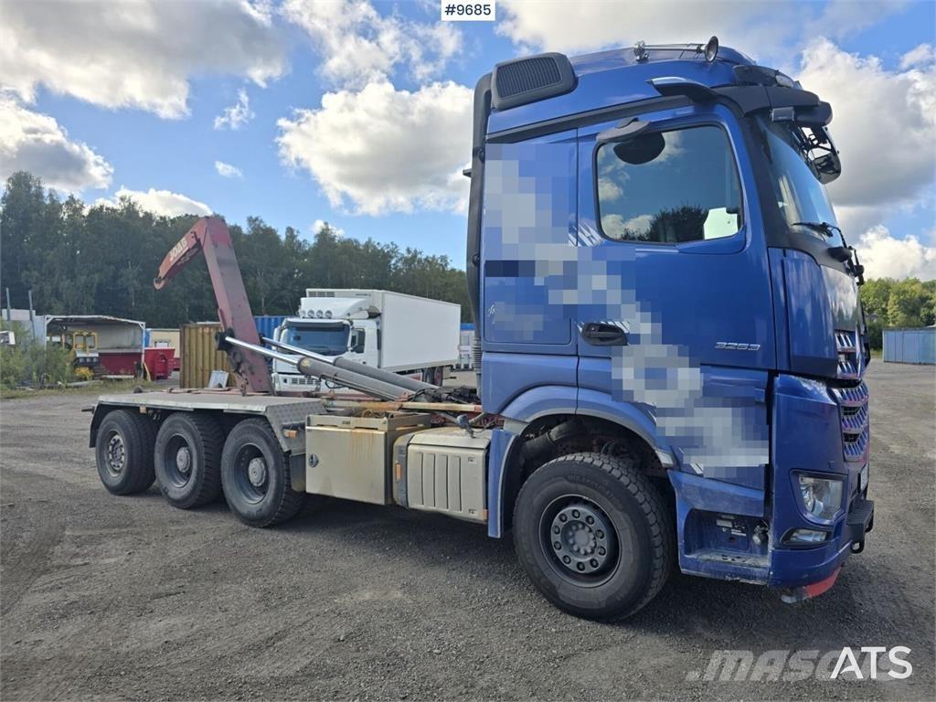 Mercedes-Benz Arocs Treileri ar āķi