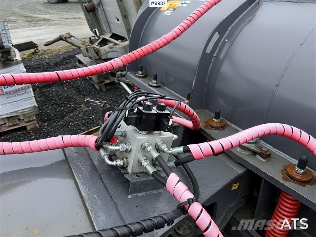 Pome JETI/ Volvo Grāvju arkli