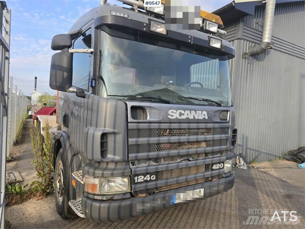 Scania P124 Treileri ar āķi