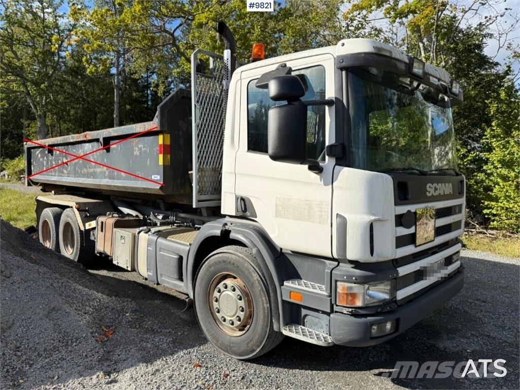 Scania P124GB Treileri ar āķi