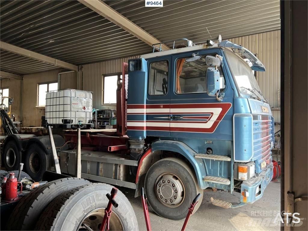 Scania R143 Treileri ar āķi