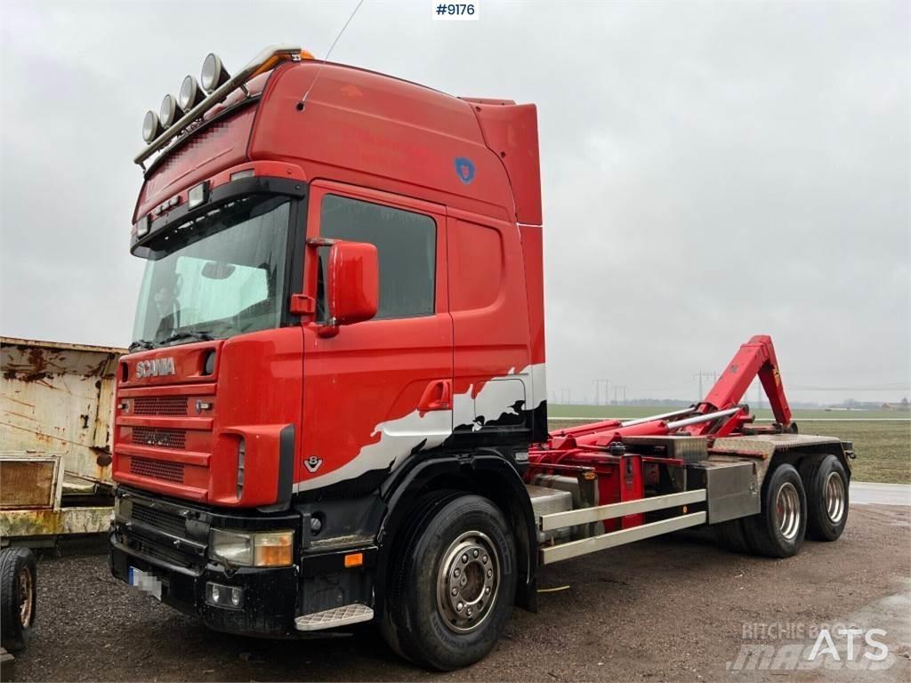 Scania R144GB6X4NA530 Treileri ar āķi