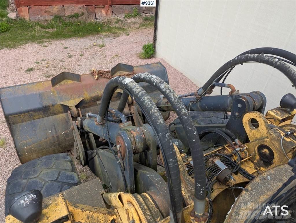 Volvo BM 4600B  Riteņu buldozeri