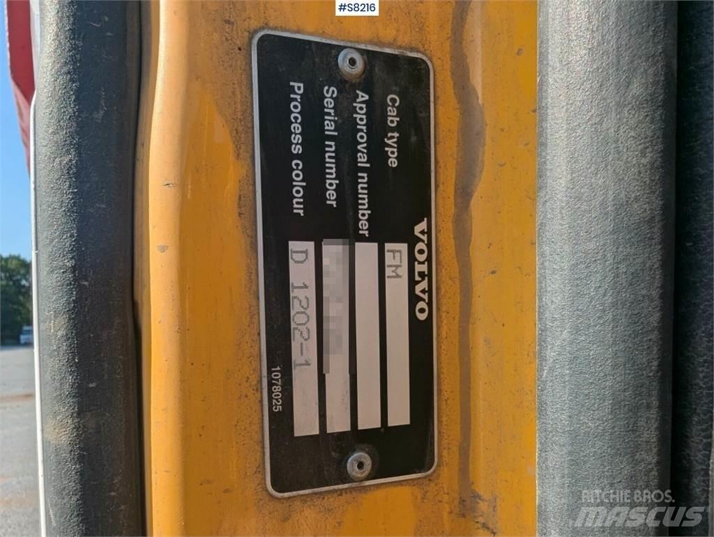 Volvo FMX 6X2 Pašizgāzējs