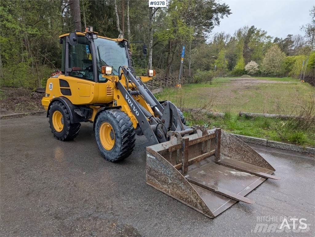 Volvo L25F Riteņu buldozeri