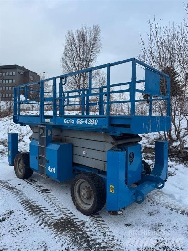 Genie 4390 Šķerveida pacēlāji