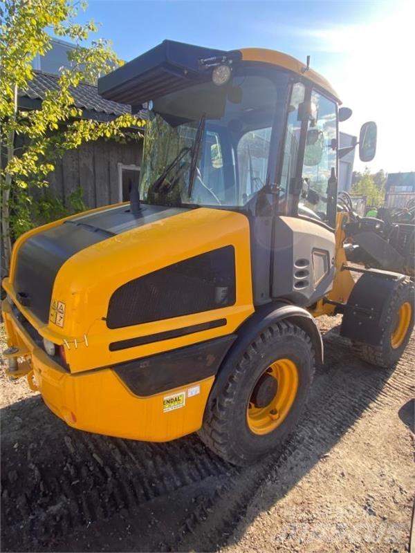 JCB 407 Iekrāvēji uz riteņiem