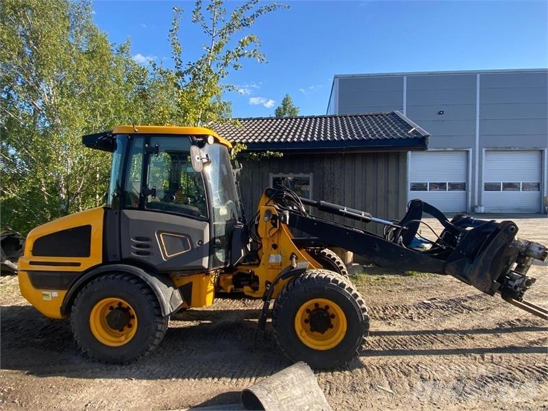 JCB 407 Iekrāvēji uz riteņiem