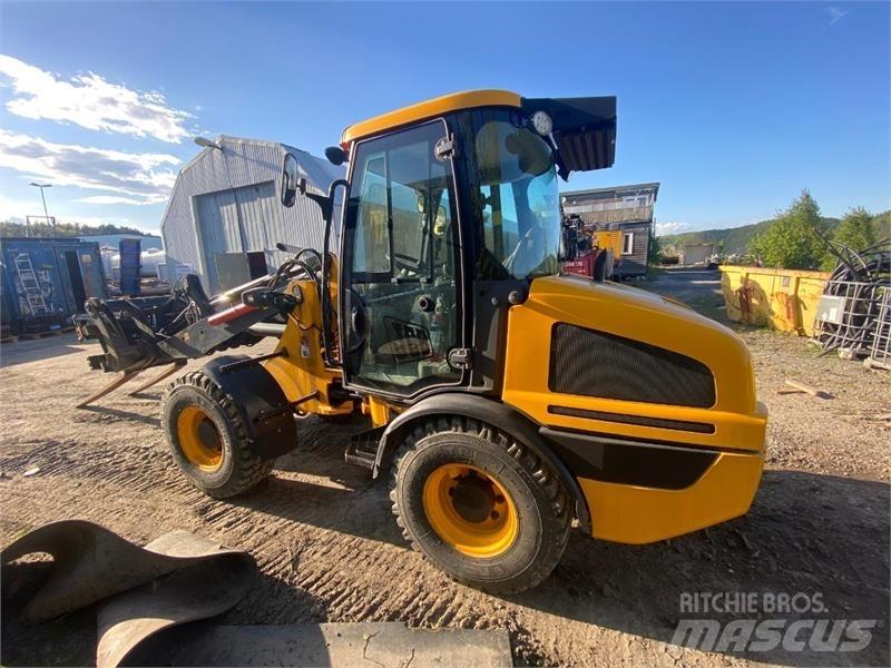 JCB 407 Iekrāvēji uz riteņiem