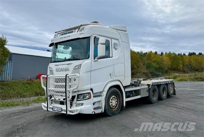 Scania R500 Treileri ar āķi