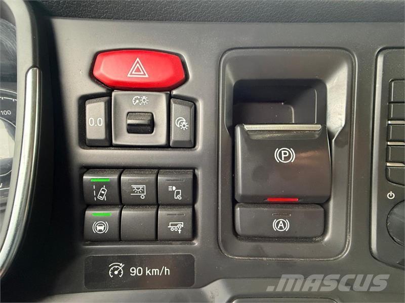 Scania R500 Treileri ar āķi