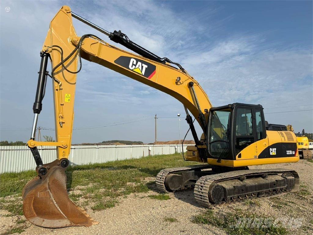 CAT 323 D Kāpurķēžu ekskavatori