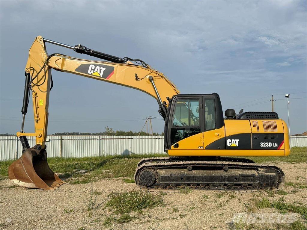 CAT 323 D Kāpurķēžu ekskavatori