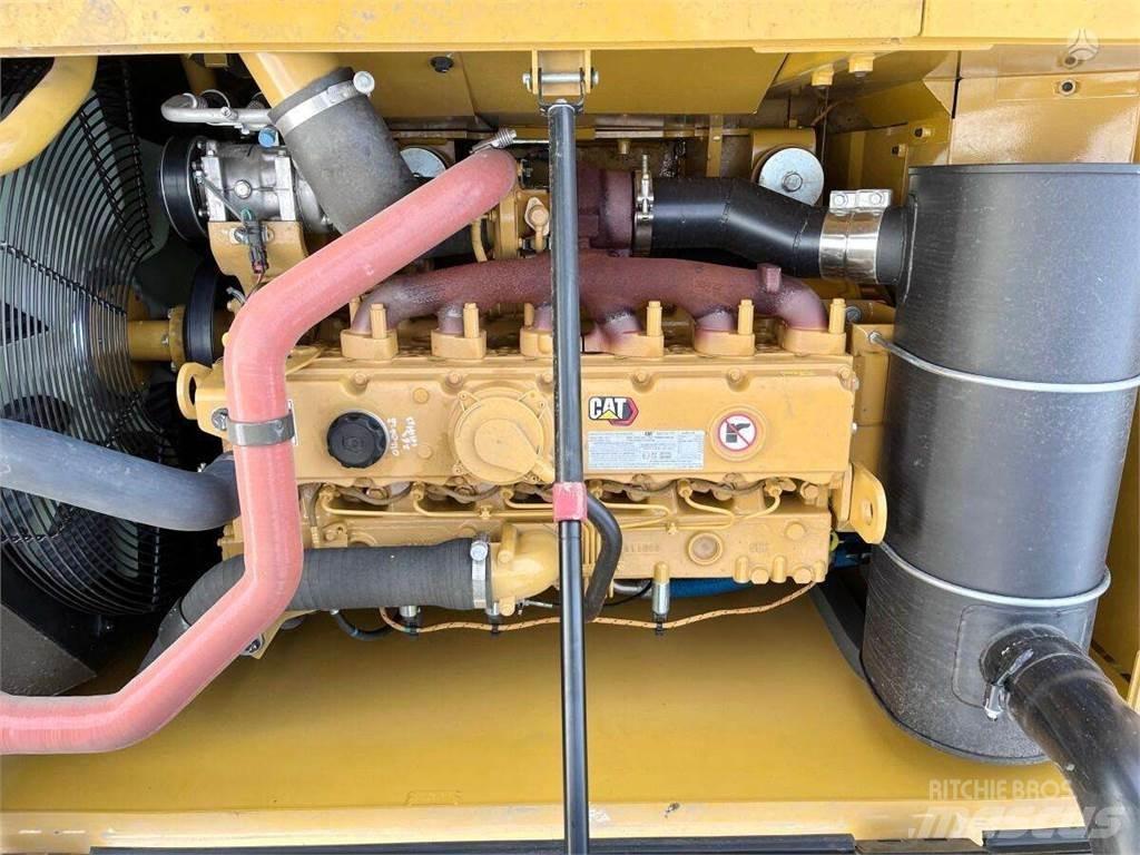 CAT 323D3 Kāpurķēžu ekskavatori