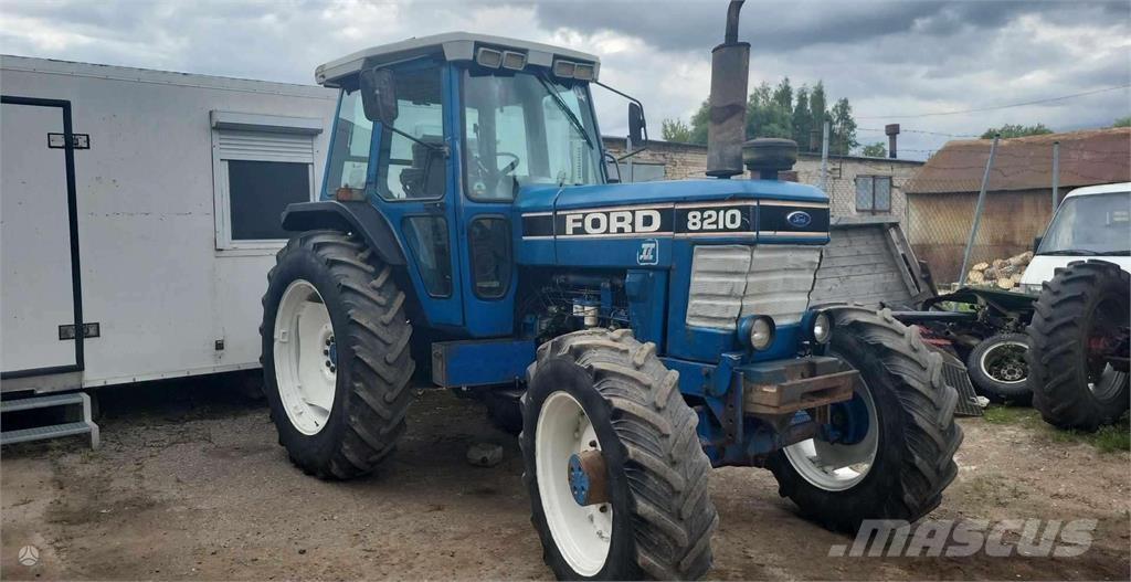 Ford 8210 Traktori