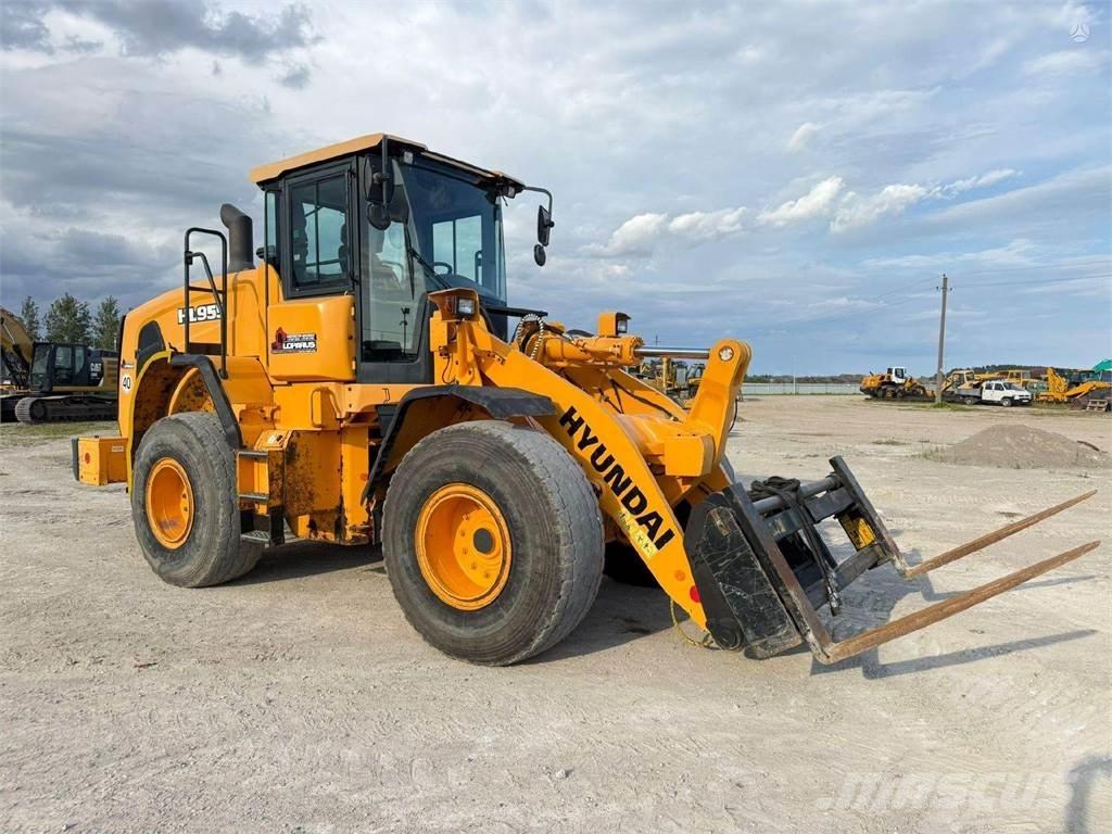 Hyundai HL 955 Iekrāvēji uz riteņiem