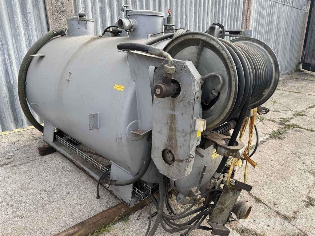  -Kita- Cisterna Pilsētas atkritumvedēji