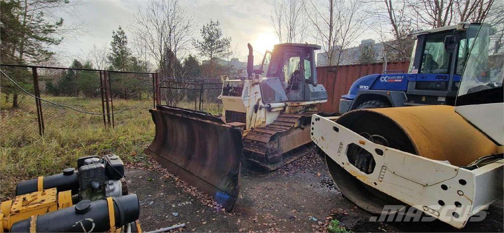 Komatsu D61PX-12 Kāpurķēžu buldozeri