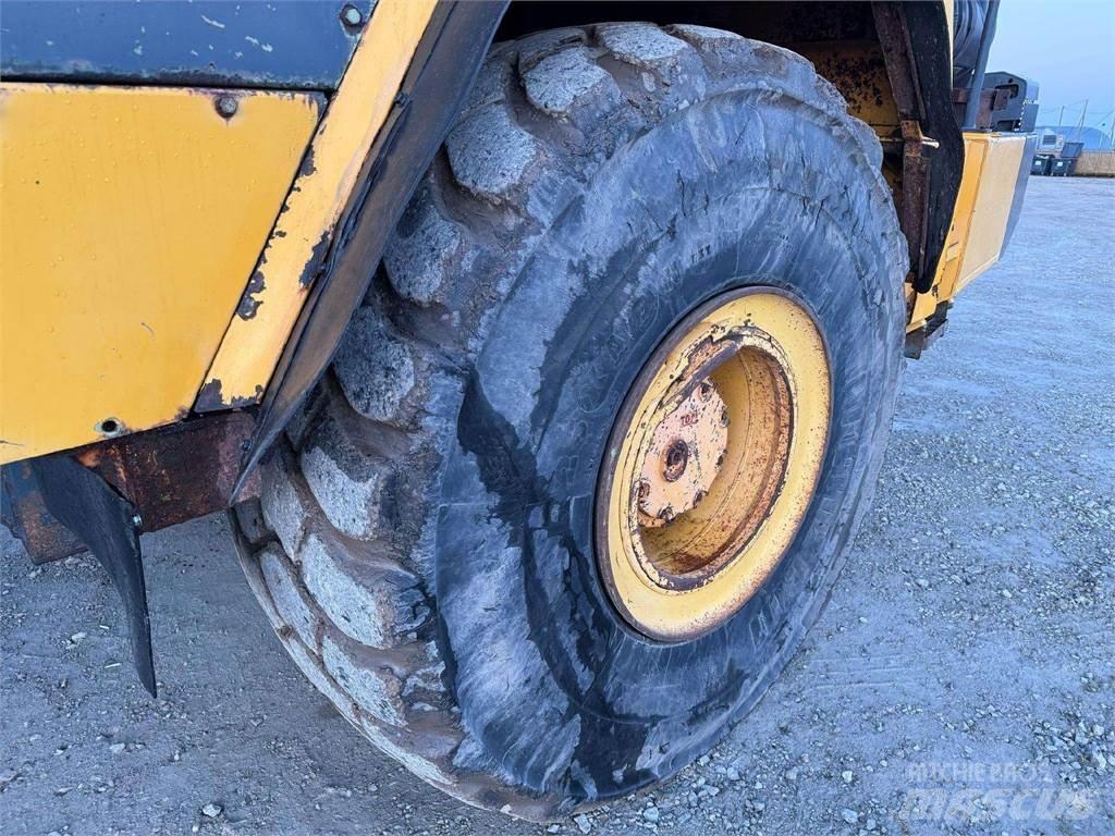 Komatsu HM 400-2 Artikulētie pašizgāzēji