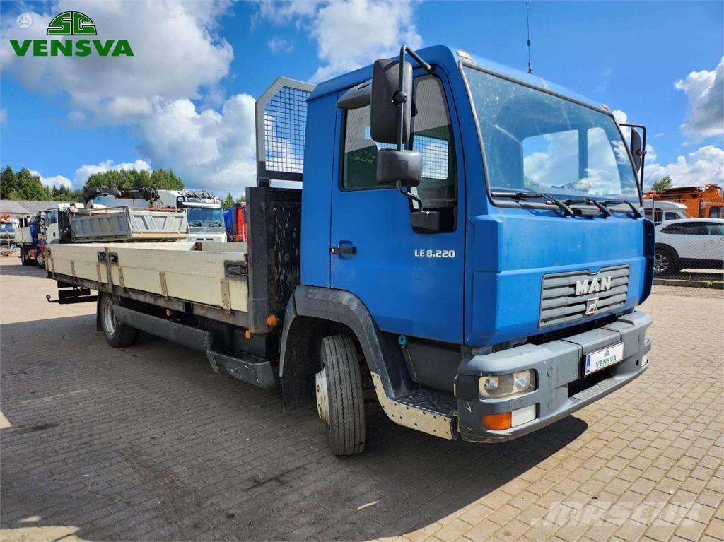 MAN LE 8.220 Platformas/izkraušana no sāniem