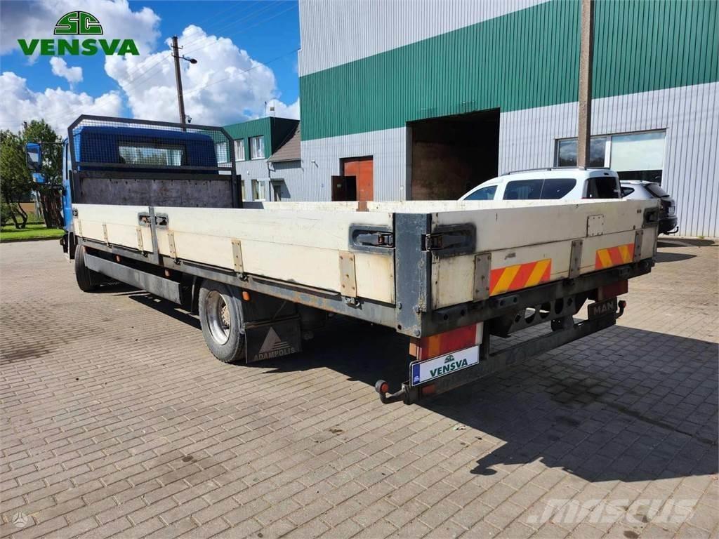 MAN LE 8.220 Platformas/izkraušana no sāniem