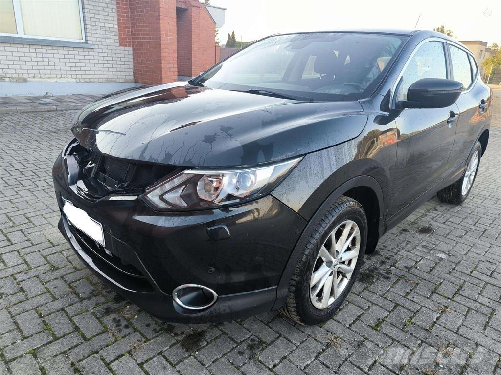 Nissan  Automašīnas