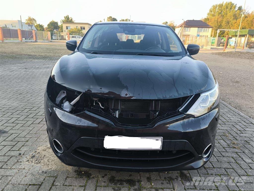 Nissan  Automašīnas