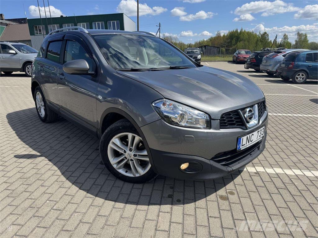 Nissan  Automašīnas