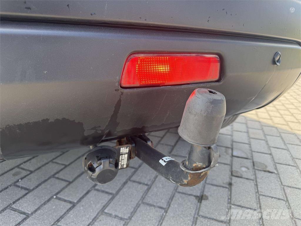 Nissan  Automašīnas