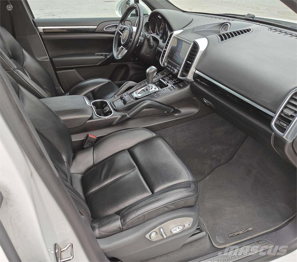 Porsche  Automašīnas