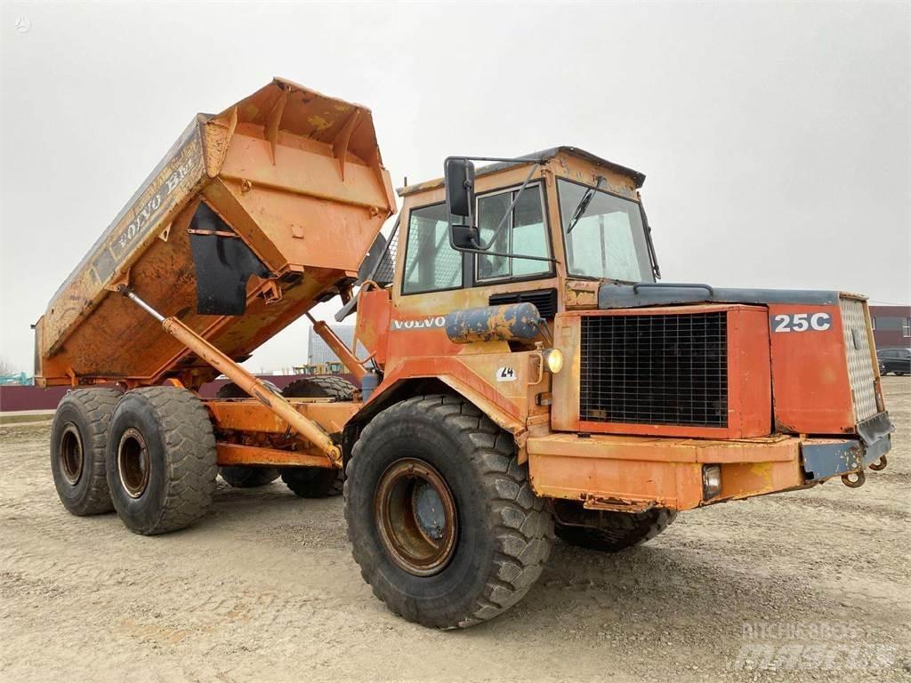 Volvo A25C , Nr.1 Artikulētie pašizgāzēji
