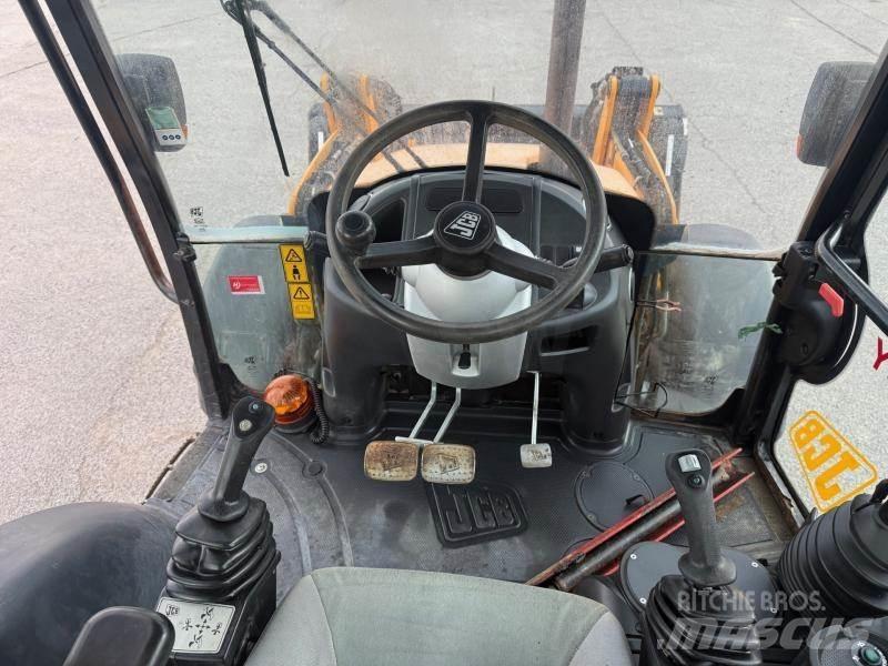 JCB 3 CX Ekskavatori-iekrāvēji