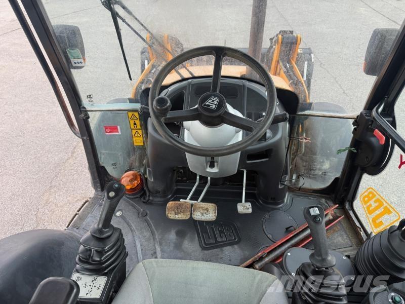 JCB 3 CX Ekskavatori-iekrāvēji