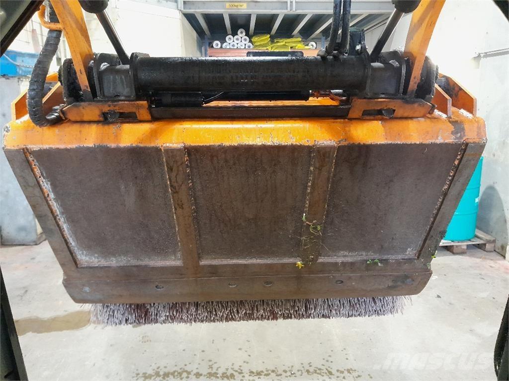 CAT 226D Iekrāvēji uz riteņiem