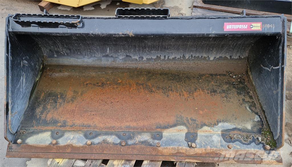 CAT 226D3 Lietoti riteņu kompaktiekrāvēji