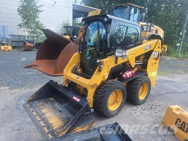CAT 226D3 Iekrāvēji uz riteņiem