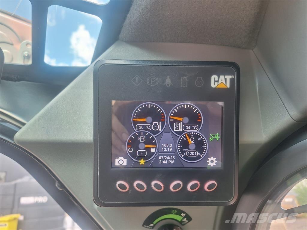 CAT 226D3 Iekrāvēji uz riteņiem