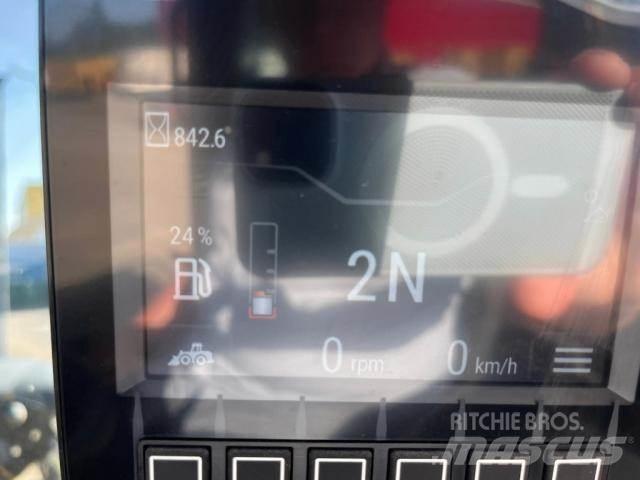 CAT 906 Iekrāvēji uz riteņiem