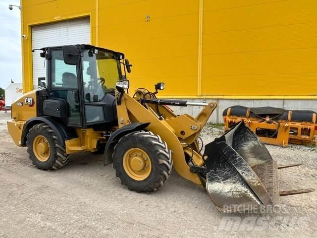 CAT 906-14 Iekrāvēji uz riteņiem