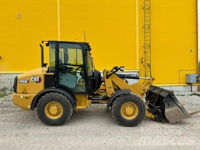 CAT 906M Iekrāvēji uz riteņiem